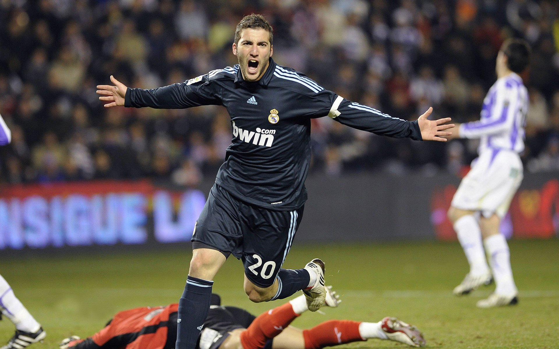 爱游戏娱乐-“胡利安·门德斯的多面手能力,助力阿根廷美洲狮队攻防兼备”